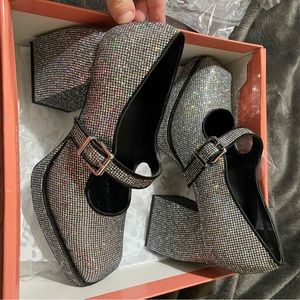 GB 2-Night Shiny Mary Jane Pumps, size 8, metallic color